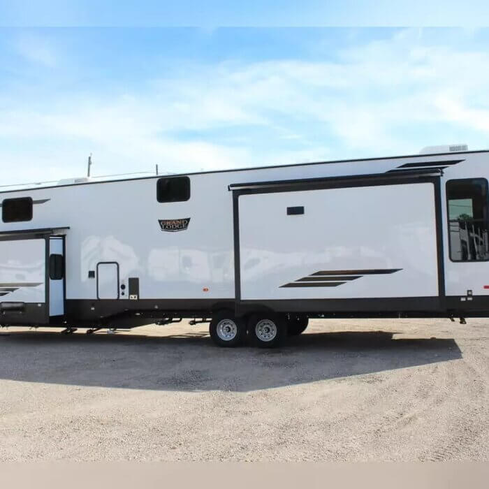2023 Forest River Sandpiper Luxury 391FLRB