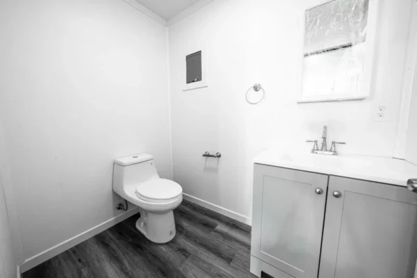 40FT' Mobile Office Container With Restroom - Image 4