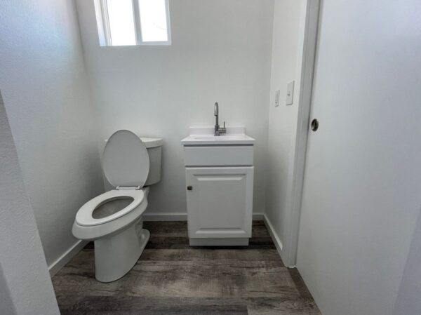 40 FT Shipping Container Home - Image 9